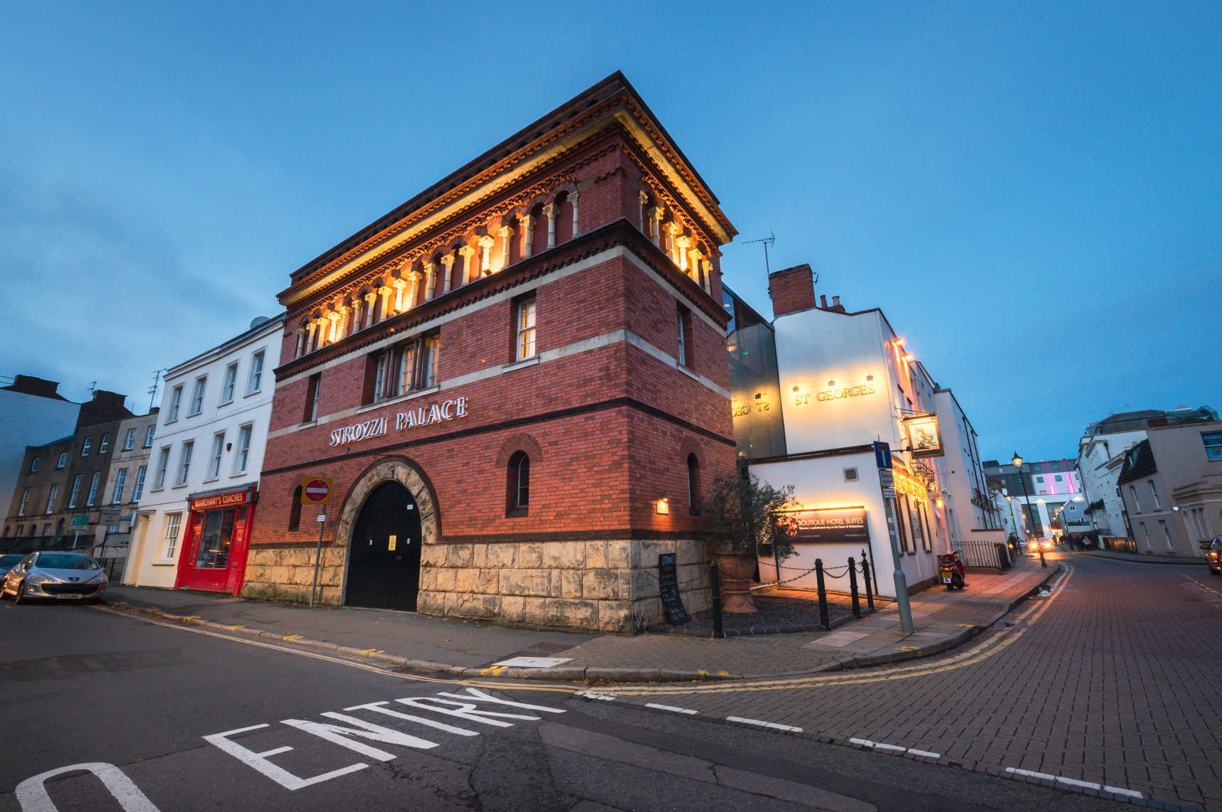 曼斯利斯特罗兹宫套房酒店-官方