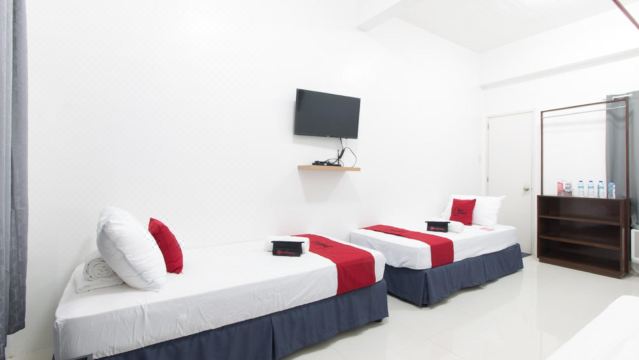 RedDoorz Near Liceo de Cagayan University Highschool