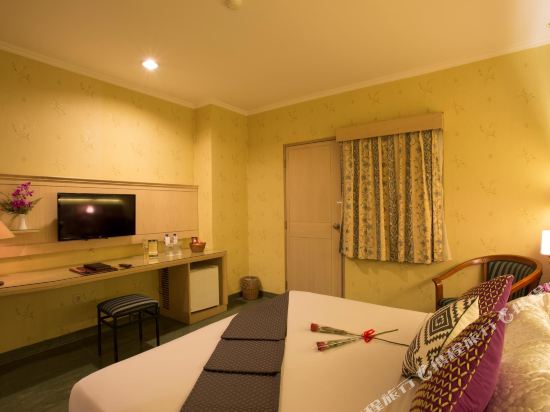 Classic Hotel Room Type - Standard King