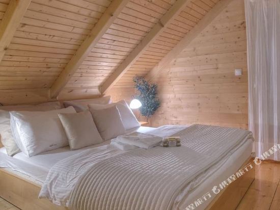 Villa Natural Wood Room Type - Three Bedroom Chalet with Terrace Villa Natural Wood Room Type - Three Bedroom Chalet with Terrace