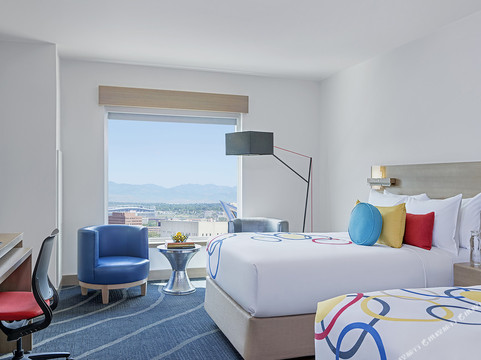 The Art Hotel Denver, Curio Collection by Hilton