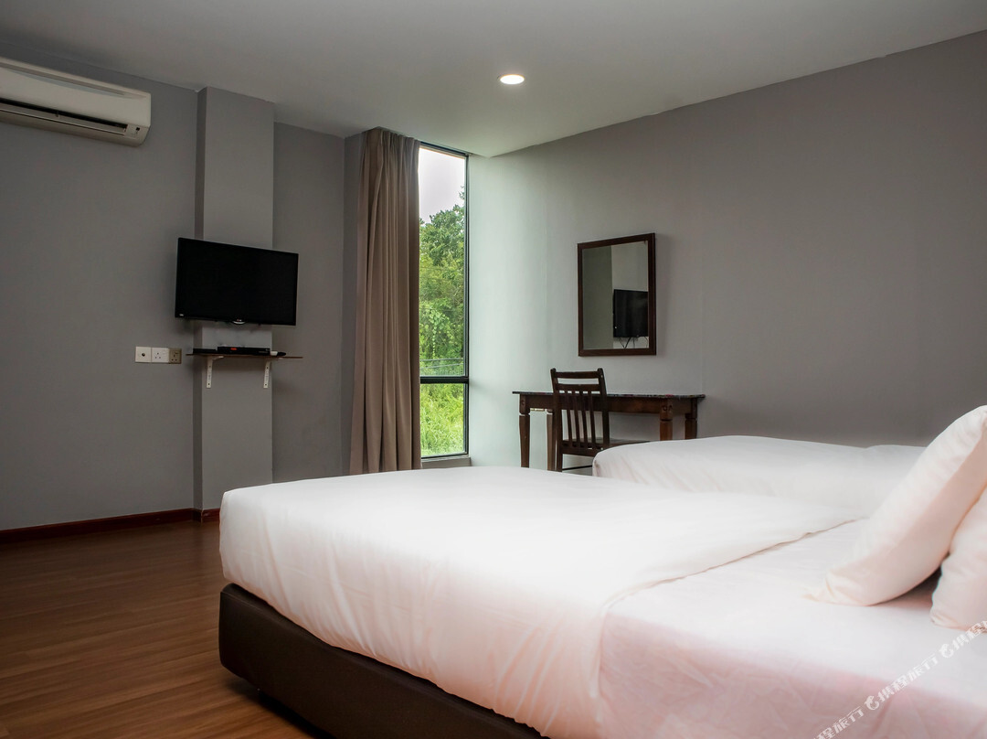 90320 Iftitah Restaurant & Resort