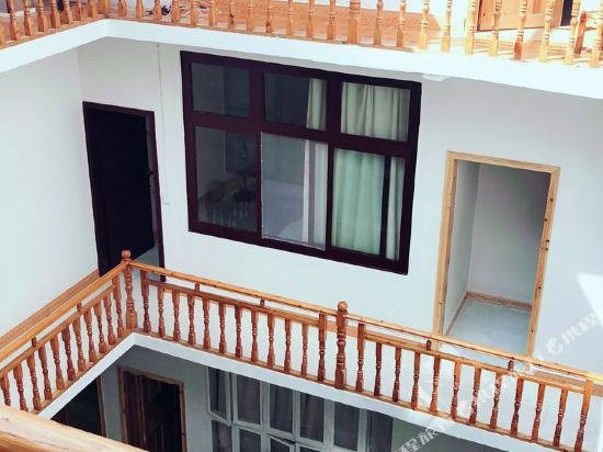 利川聚全四合院民宿