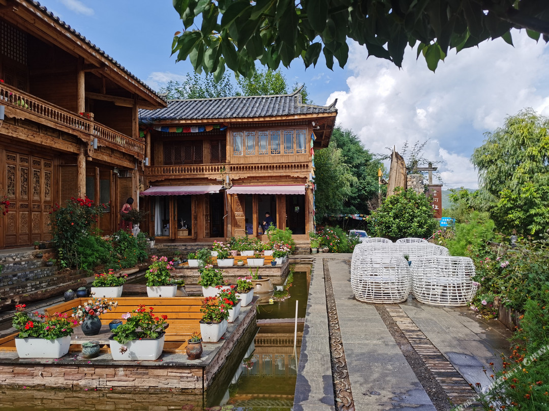 花筑·云何住民宿（泸沽湖走婚桥草海店）