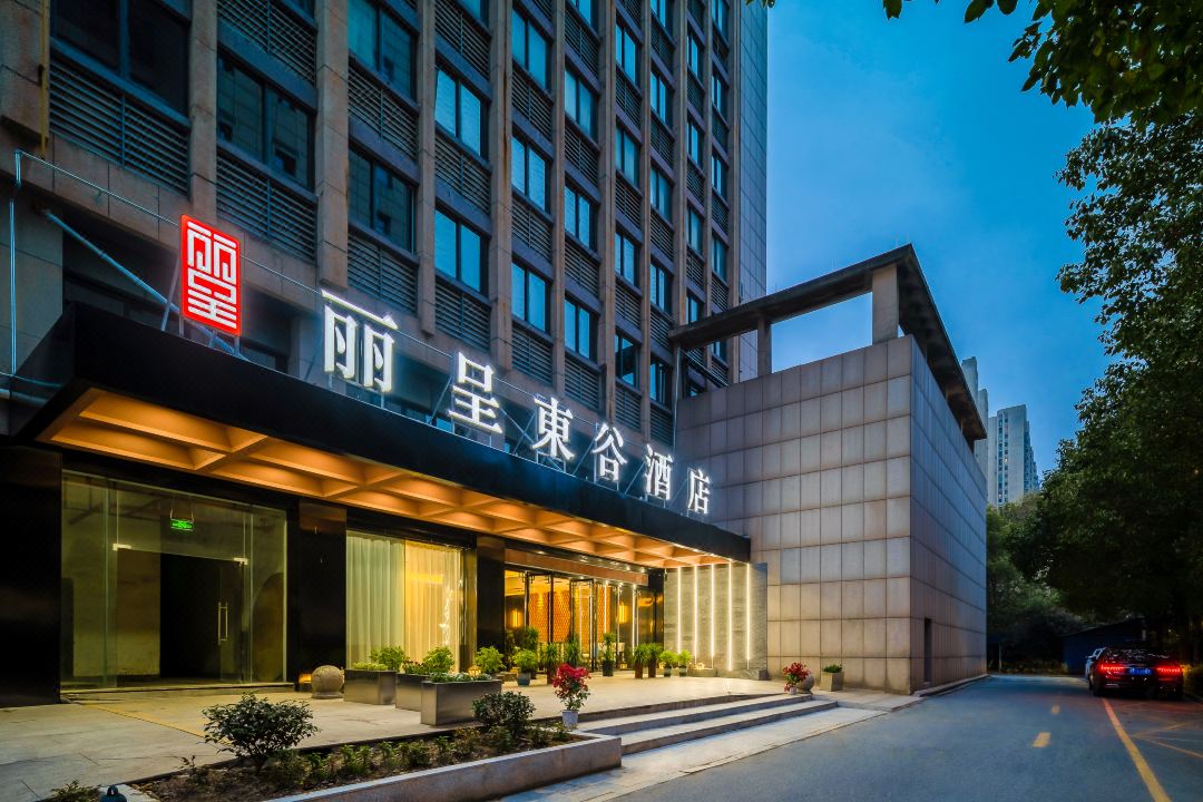 Rezen Dong Hotel (Huzhou City Center High-speed Railway Station Store)