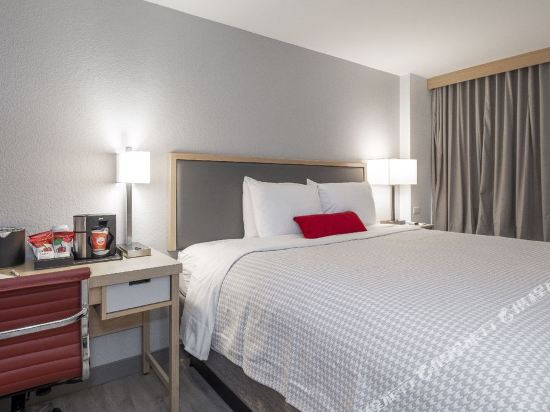 Hotel Saint Clair- Magnificent Mile Room Type - Superior King Room
