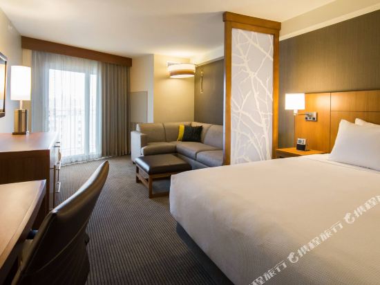 Hyatt Place Daytona Beach - Oceanfront Room Type - King Room with Sofa Bed