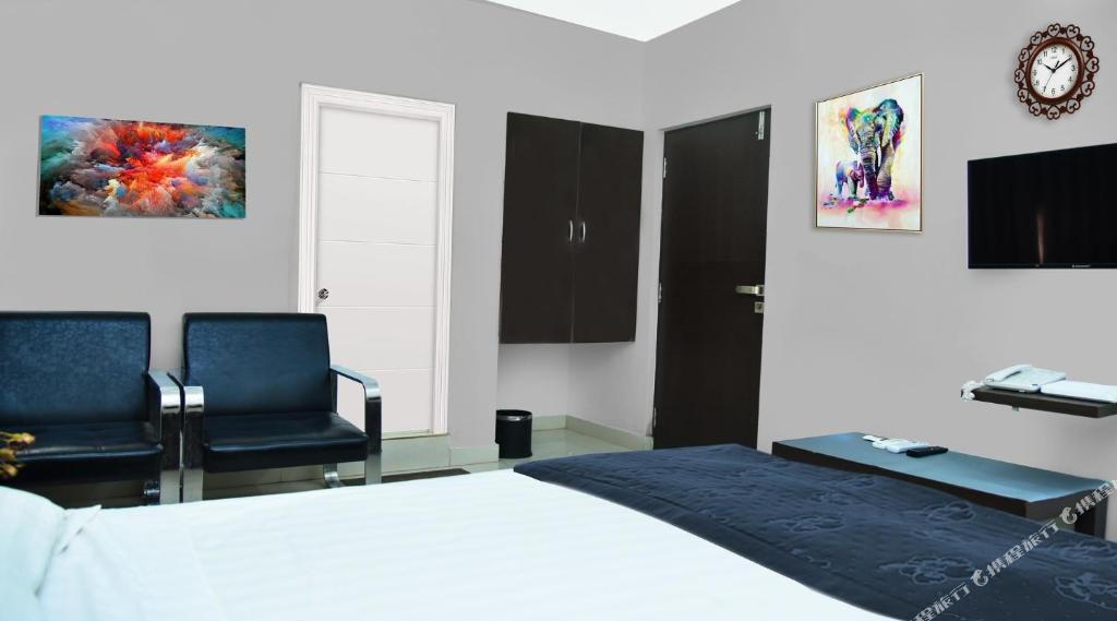 OYO 15601 Bhimas Residency