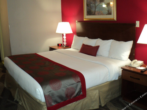 Hilltop Inn & Suites