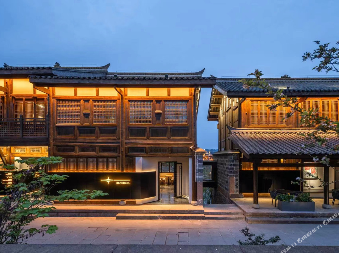 李庄月亮田星河星艺术酒店