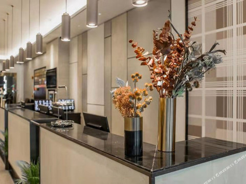 如家精选酒店(上海亚新广场长寿路地铁站店)主图