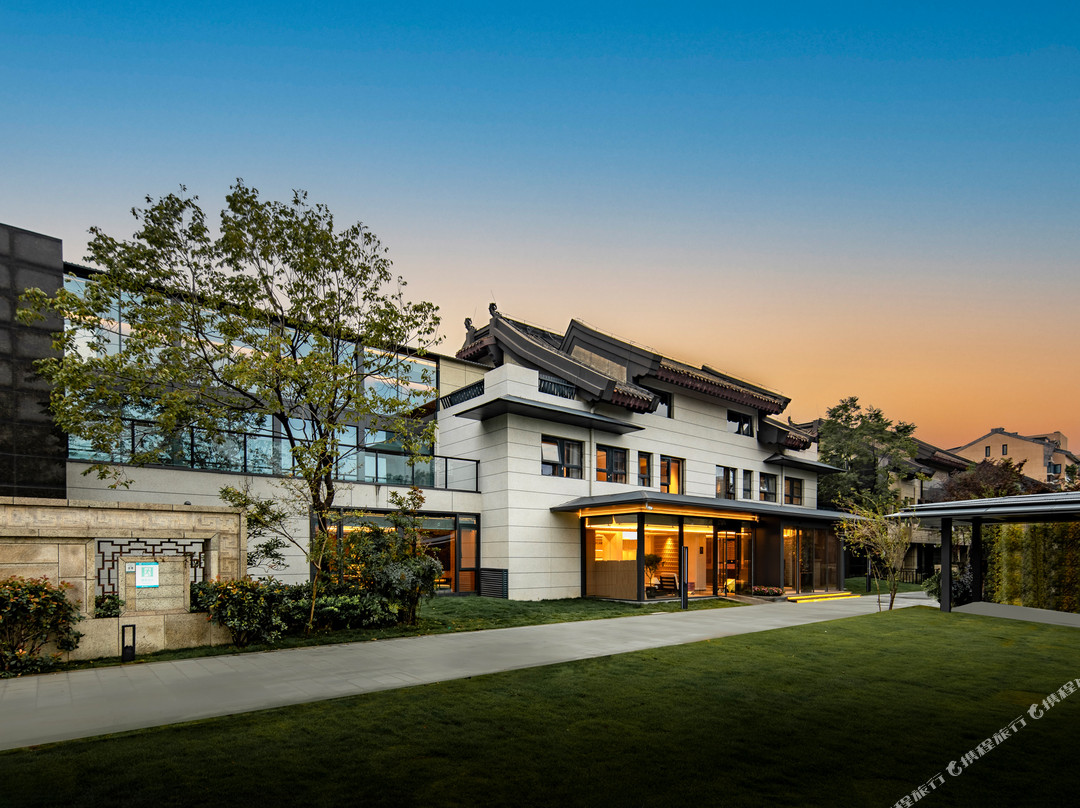 开封清明上河园鼓楼广场亚朵酒店