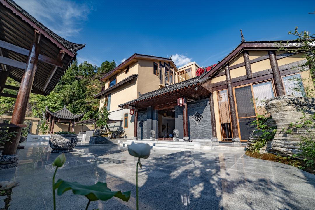 Enshi Tujia Girl's Town Fengheyuan Homestay