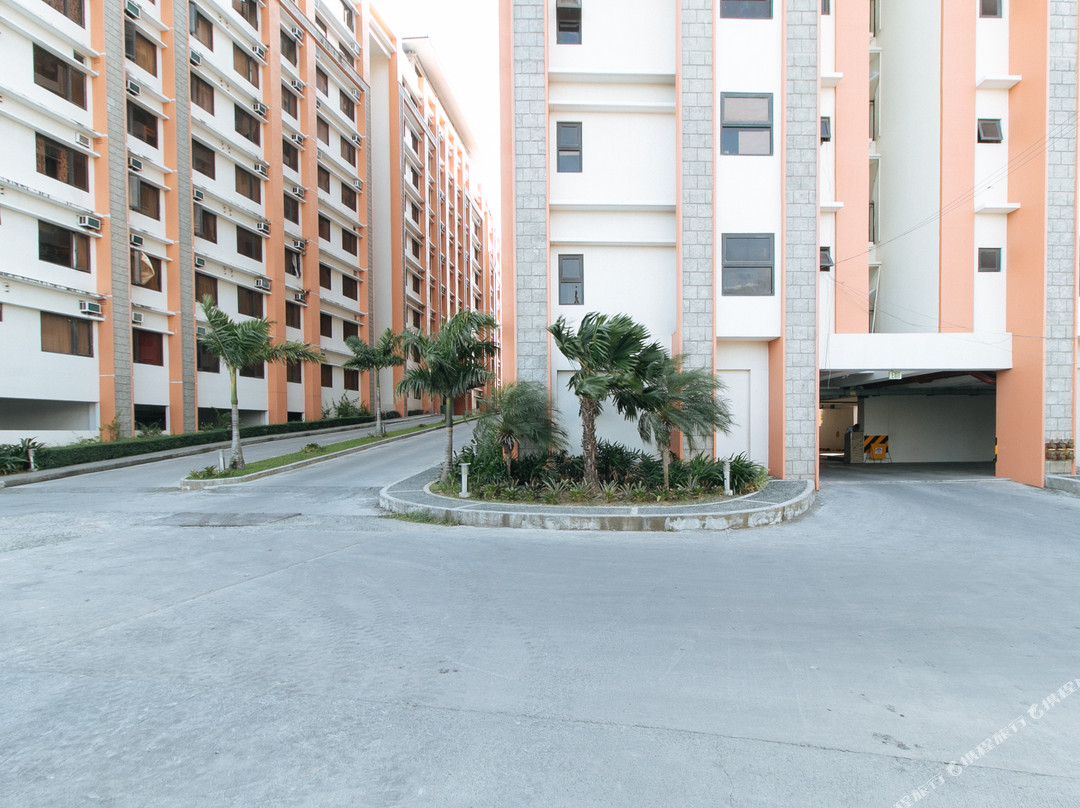 RedDoorz Premium @ Paseo Verde Las Pinas