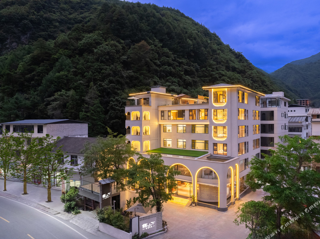 貊山下私汤民宿