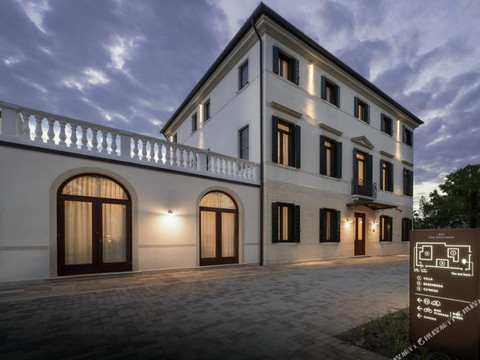 富士卡里尼别墅酒店