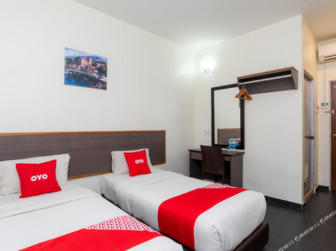 OYO 44095 Bluewater Hotel 2