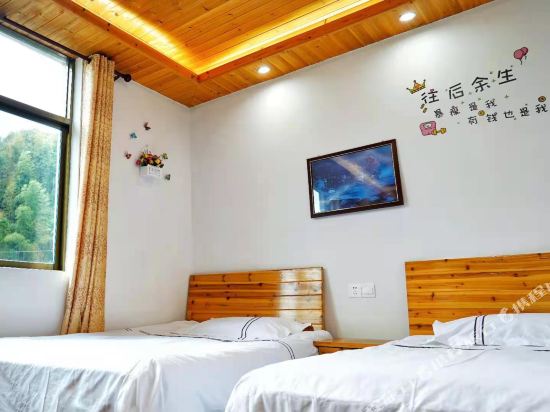 婺源明芳李坑农庄