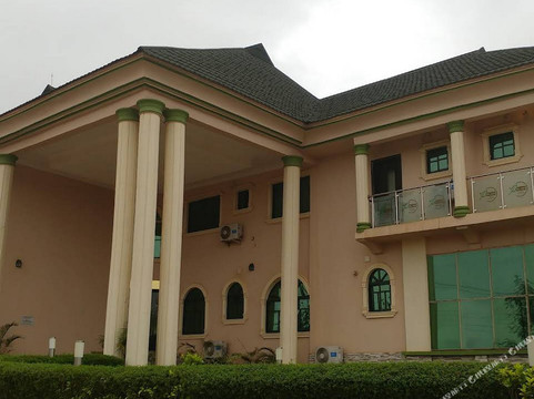 阿尔巴皇家套房酒店