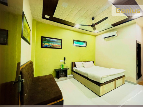 Hotel Pragati Palace