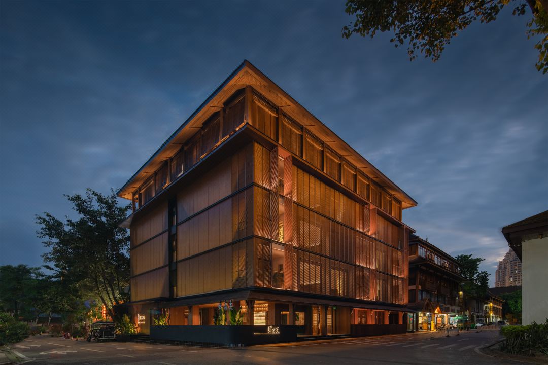 Qingqi Log VILLA Resort (Gaozhuang Xishuangjing Starlight Night Market)