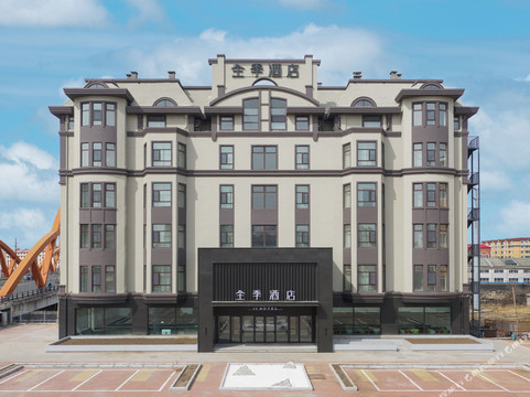 Ji Hotel Hegang Railway Station