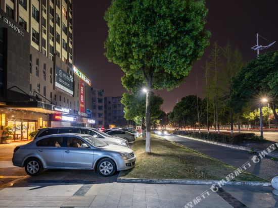 海伦酒店(广汉沃尔玛天阶店)