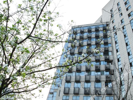 泊尊江景酒店(皇冠大扶梯店)