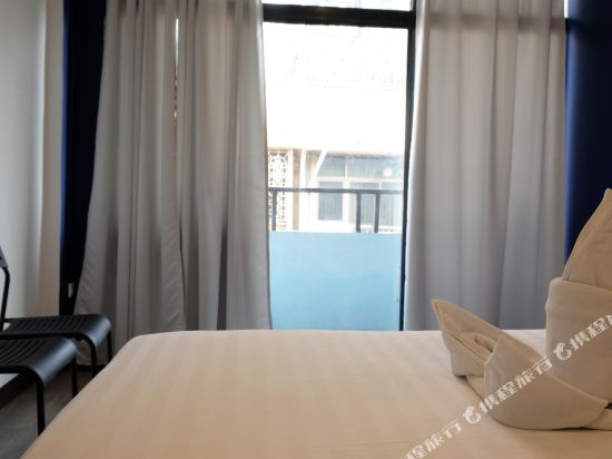 Sleep With Me Bangkok - BTS Phra Khanong Room Type - Quadruple Room with Shared Bathroom