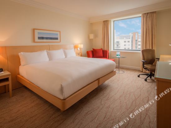 Hilton Dublin Airport Room Type - Deluxe King Room