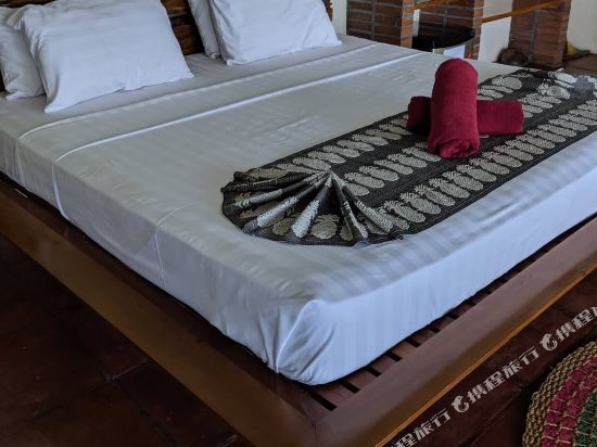 Fantasy Lodge Samboan Cebu Room Type - Deluxe Double Room with Balcony Fantasy Lodge Samboan Cebu Room Type - Deluxe Double Room with Balcony