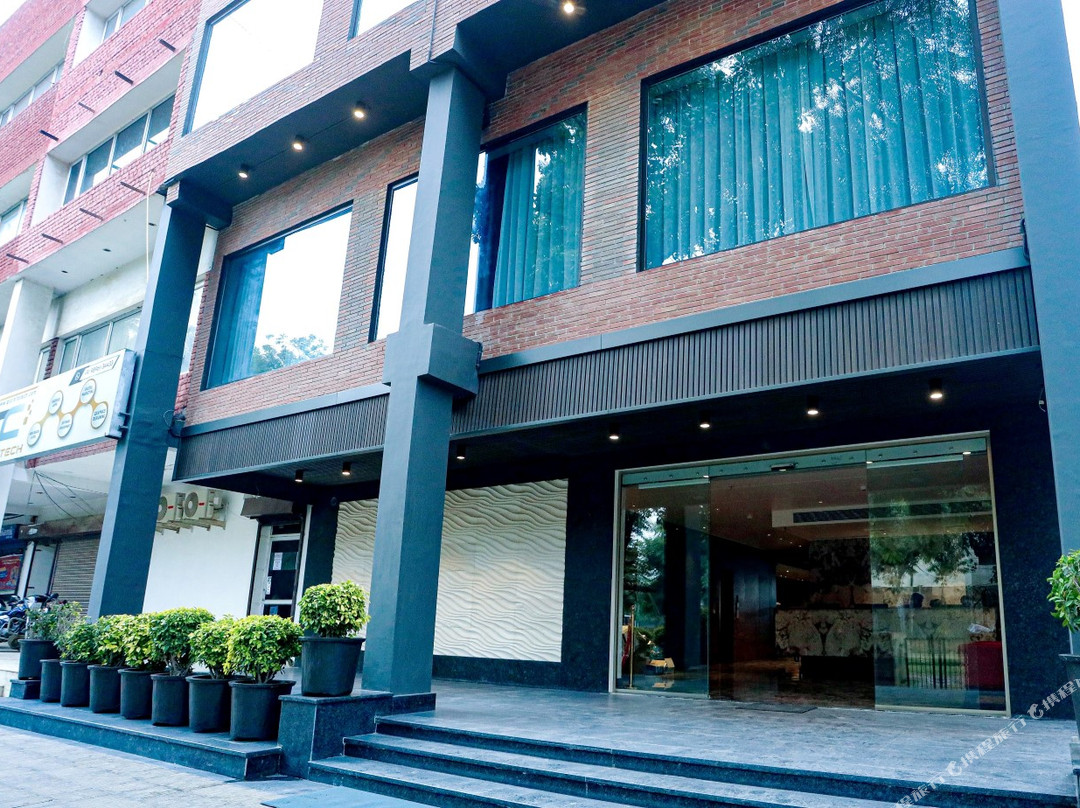 拉克什亚酒店