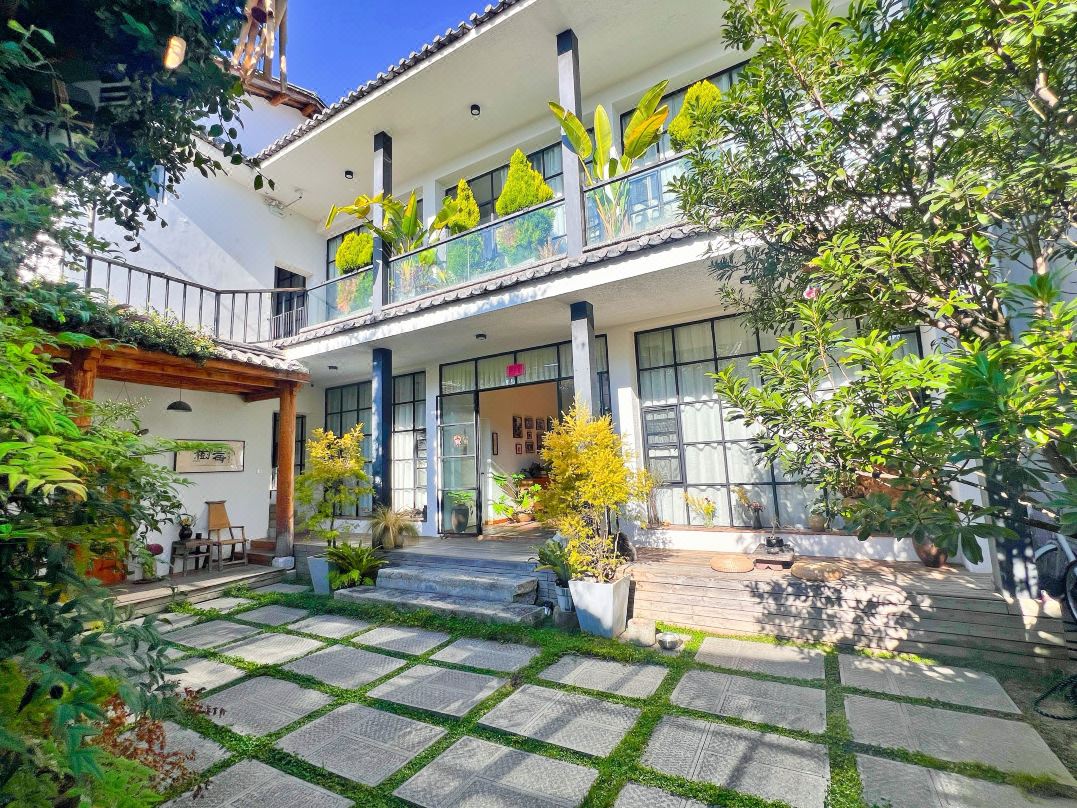 Raspberry Courtyard (Xizhou Ancient Town Store)