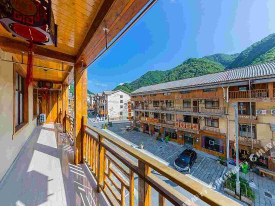 神农架梦天湖酒店