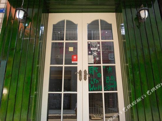 童话主题连锁酒店(荆州长大东校区店)