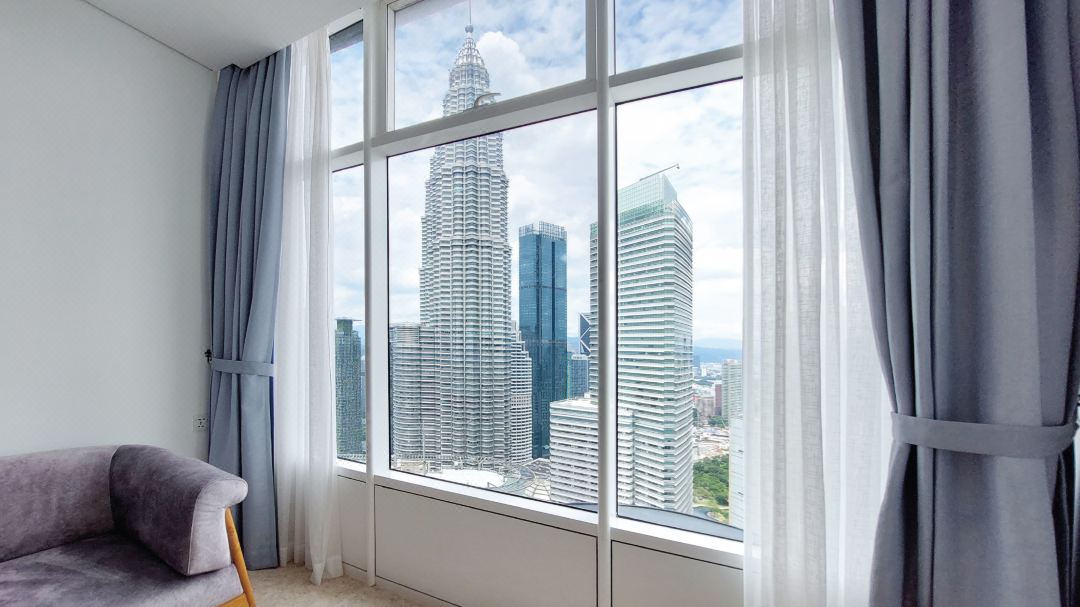 Sky Suites with KLCC Twin Tower View by iRent365