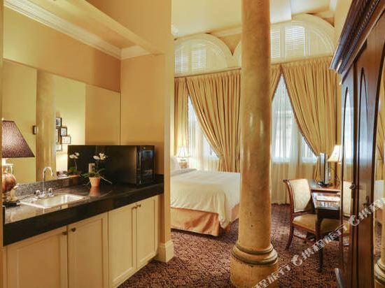 The Pelham Hotel Room Type - King Room