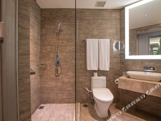 Ashley Wahid Hasyim Jakarta Room Type - Executive Queen Room