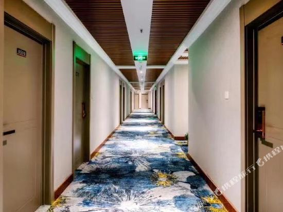 速8酒店(大连青泥洼桥火车站店)