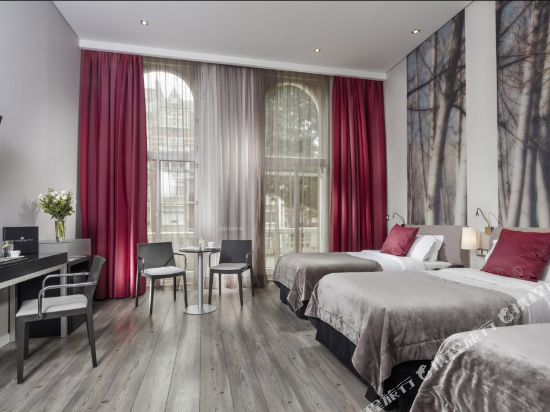 The Queen's Gate Hotel Room Type - Deluxe Triple Room