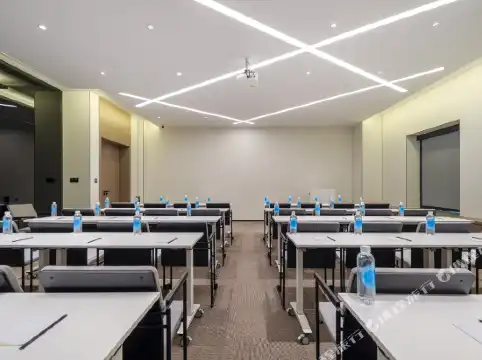 大理洱海公园亚朵酒店