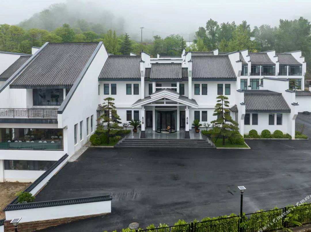 嶂石岩九峰假日酒店
