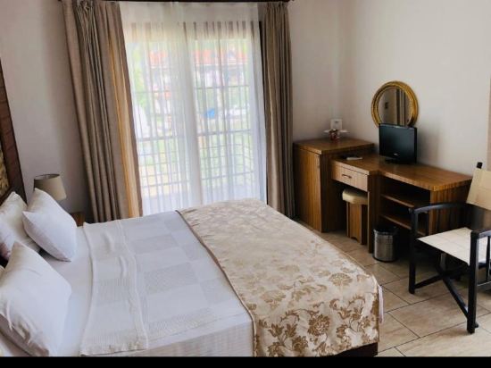 Mesken Inn Hotel Room Type - Deluxe Triple Room