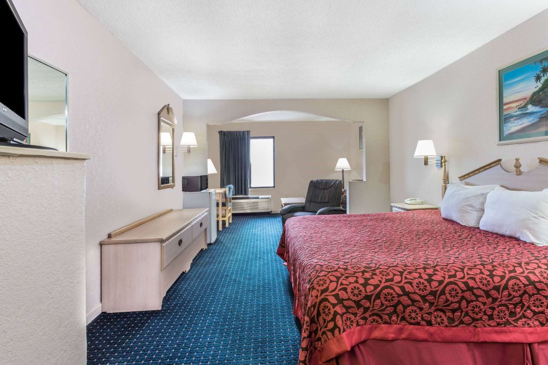 Days Inn by Wyndham Panama City/Callaway