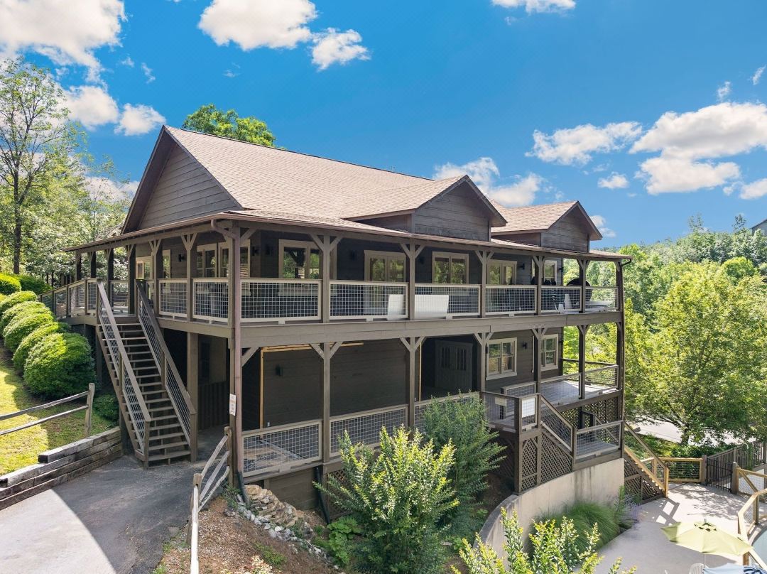 ER66 - Lil' Bit of Heaven - Great Location, Close to All the Action! Cabin