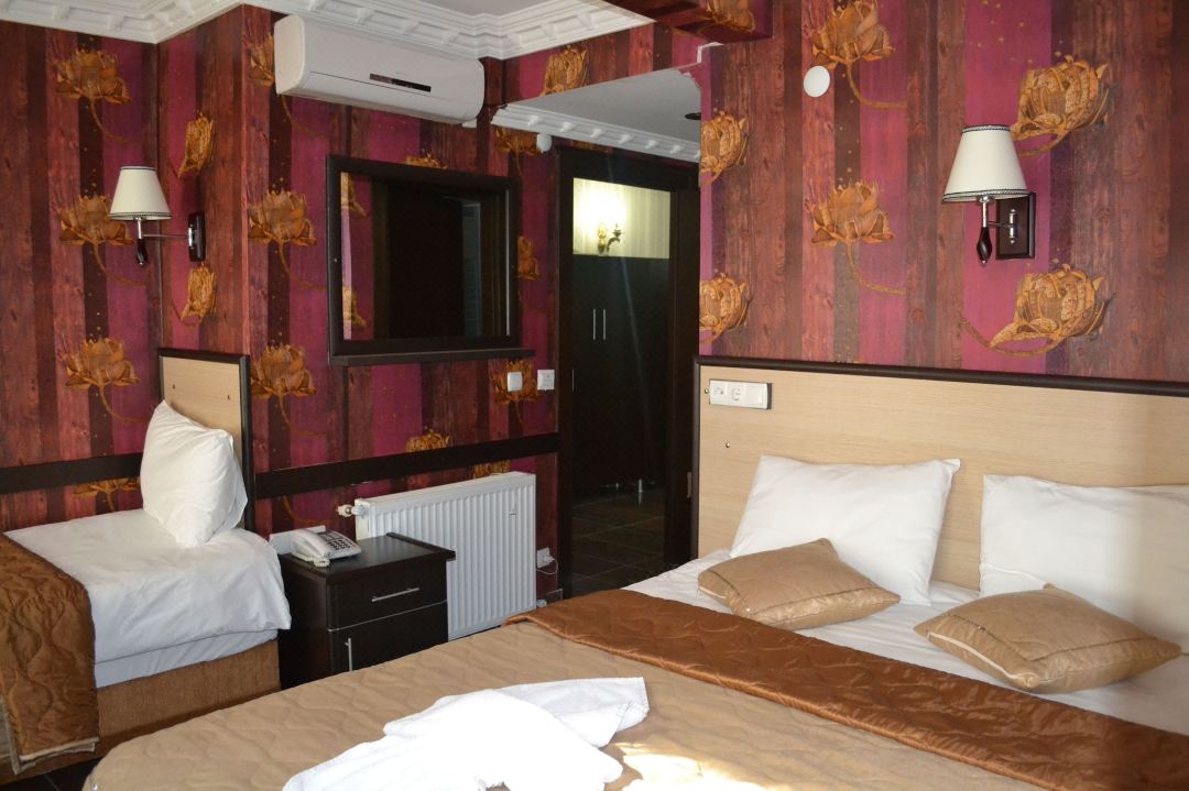 Ares Hotel