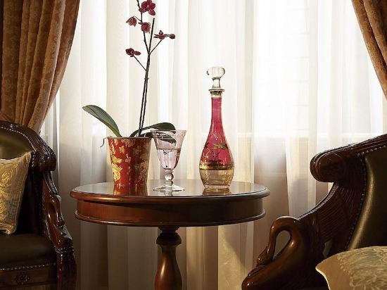 Hotel Luxembourg Room Type - Triple Room Hotel Luxembourg Room Type - Triple Room