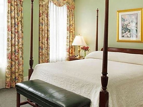 Planters Inn on Reynolds Square Room Type - Queen Room