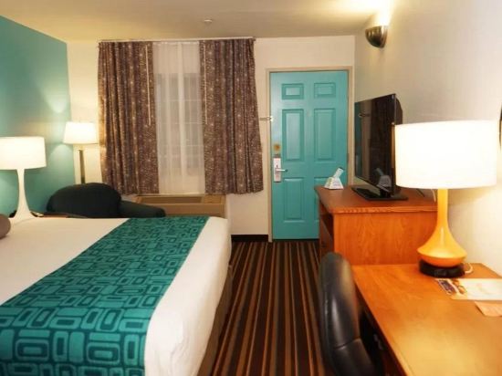 Howard Johnson by Wyndham Salinas Room Type - King Room - Non-Smoking