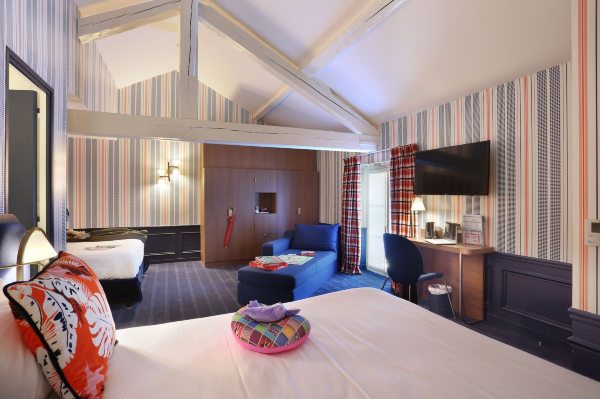 巴黎马恩河谷白马酒店-官方